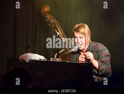 Vincitore del premio Crticis' Choice 2013 Brit, Tom Odell l'ultima data del suo tour in Gran Bretagna a Dingwalls a Camden, Londra Foto Stock