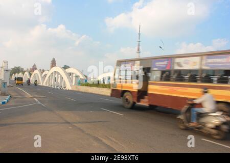 strade indiane Chennai strade, Napier Bridge Foto Stock