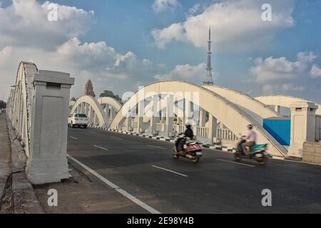 strade indiane Chennai strade, Napier Bridge Foto Stock