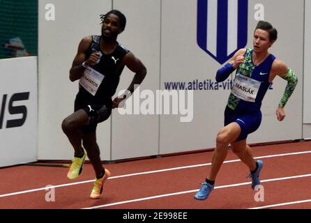 Ostrava, Repubblica Ceca. 03 Feb 2021. DA sinistra RICARDO DOS SANTOS del Portogallo e PAVEL MASLAK della Repubblica Ceca in azione durante il Ceco indoor Gala evento sportivo internazionale indoor gli uomini corrono - 400 m a Ostrava, Repubblica Ceca, 3 febbraio 2021. Credit: Jaroslav Ozana/CTK Photo/Alamy Live News Foto Stock