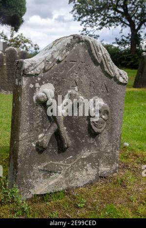 La chiesa di Culross West Kirk a Fife è stata presentata nella prima stagione Della serie Outlander TV Foto Stock