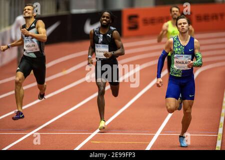 Ostrava, Repubblica Ceca. 03 Feb 2021. Da sinistra VIT MULLER della Repubblica Ceca, RICARDO DOS SANTOS del Portogallo e PAVEL MASLAK della Repubblica Ceca in azione durante la gara internazionale indoor Gala cechi indoor atletica gli uomini corrono - 400 m a Ostrava, Repubblica Ceca, 3 febbraio 2021. Credit: Jaroslav Ozana/CTK Photo/Alamy Live News Foto Stock