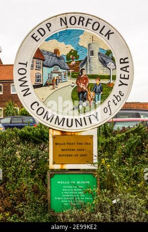 Un segno per EDP Norfolk Town Community of the Year a Wells-Next-the-Sea. Foto Stock