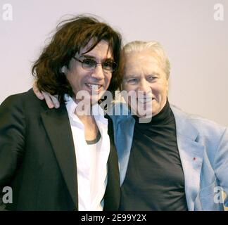 Il compositore di schermo Maurice Jarre suona con la National Lyon's Orchestra, a Lione, in Francia, il 20 aprile 2006. Celebra il suo 82esimo compleanno con il figlio Jean-Michel Jarre. Foto di Vincent Dargent/ABACAPRESS.COM Foto Stock