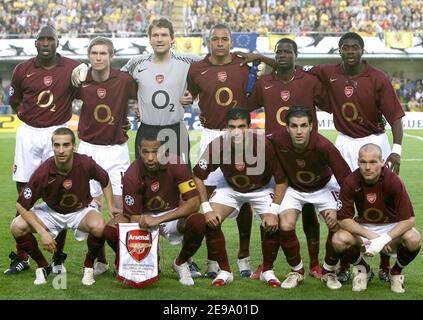 Arsenal (L-R) Sol Campbell, Alexander Hleb, Jens Lehman, Gilberto, Emmanuel Eboue, Kolo Toure e Down (L-R) Mathieu Flamini, Thierry Henry, Jose Antonio Reyes, Cesc Fabregas, E Frederik Ljungberg durante la seconda tappa della UEFA Champions League, Villarreal vs Arsenal allo stadio El Madriga, a Villareal, Spagna, il 25 aprile 2006. Il gioco si è concluso nel pareggio 0-0 e Arsenal è qualificato per la finale. Foto di Christian Liegi/ABACAPRESS.COM Foto Stock