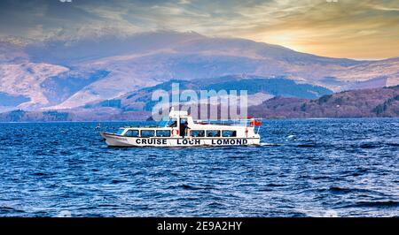 La crociera di Watebus da Luss ha votato uno dei villaggi più belli in Scozia per la serie drammatica Take the High Road., Loch Lomond., Scozia Foto Stock