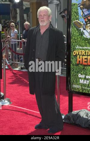 Nick Nolte arriva alla Premiere di Dreamworks nuova commedia animata al computer Over the Hedge, Mann Village Theatre, Westwood, Los Angeles, 30 aprile 2006. Foto di Steve Levy/ABACAPRESS.COM Foto Stock