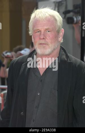 Nick Nolte arriva alla Premiere di Dreamworks nuova commedia animata al computer Over the Hedge, Mann Village Theatre, Westwood, Los Angeles, 30 aprile 2006. Foto di Steve Levy/ABACAPRESS.COM Foto Stock