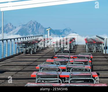 Rigi, Svizzera - 23 giugno 2019: Mattina sulla terrazza dell'hotel Rigi Kulm Foto Stock