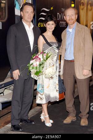 I membri del cast di Ron Howard (r) "Codice da Vinci" Audrey Tautou e Tom Hanks arrivano direttamente da Londra a Cannes con uno speciale treno Eurostar il 16 maggio, 2006 un giorno prima della proiezione del loro film presentato fuori concorso per la cerimonia di apertura del 5nono Festival di Cannes. Foto di Hahn-Nebinger-Orban/ABACAPRESS.COM Foto Stock