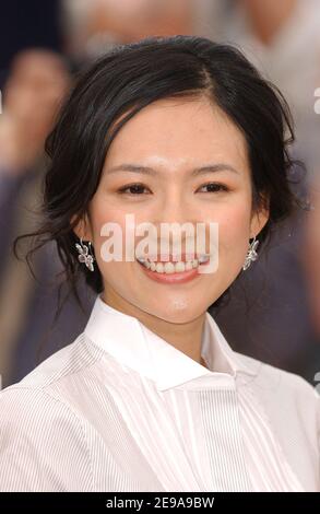 Il membro della giuria, Zhang Ziyi, si pone durante la fotocellula della giuria al 59esimo Festival del Cinema di Cannes, a Cannes, in Francia, il 17 maggio 2006. Foto di Hahn-Nebinger-Orban/ABACAPRESS.COM Foto Stock