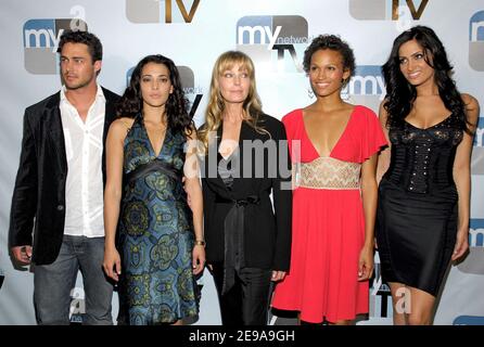 Taylor Kinney, Natalie Martinez, Bo Derek, Nicole Pulliam e Donna Feldman partecipano alla presentazione di MyNetwork TV tenutasi presso l'Hilton Theatre di New York, NY, USA il 16 maggio 2006. Foto di Gregorio Binuya/ABACAPRESS.COM Foto Stock