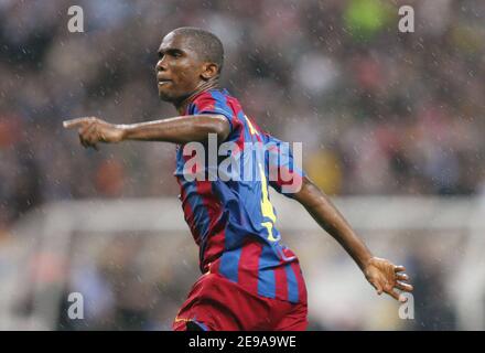 Il Samuel Eto'o di Barcellona celebra il suo obiettivo durante la finale della Champions League, Barcellona contro Arsenal, allo Stade de France, a Saint Denis, vicino a Parigi, Francia, il 17 maggio 2006. Barcellona ha vinto 2-1. Foto di Christian Liegi/CAMELEON/ABACAPRESS.COM Foto Stock