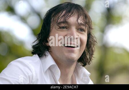 La cantante francese Cali si esibisce dal vivo durante la "Parade Solidarite Sida", a Parigi, in Francia, il 21 maggio 2006. Foto di Nicolas Gouhier/ABACAPRESS.COM Foto Stock