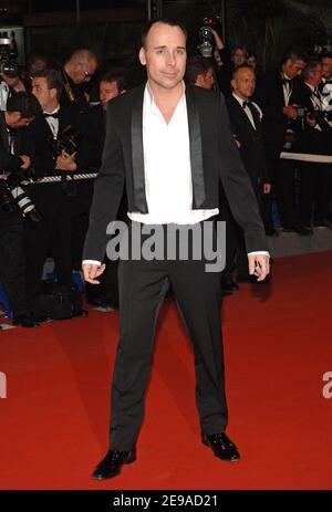 David Furnish si pone all'arrivo al Palais des Festivals per partecipare alla prima del film del regista statunitense Brett Ratner 'X-Men : The Last Stand' presentato fuori concorso alla 59a edizione del Festival Internazionale del Cinema di Cannes, in Francia, il 22 maggio 2006. Foto di Hahn-Nebinger-Orban/ABACAPRESS.COM Foto Stock