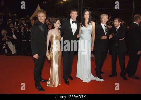 (L-R) l'attore statunitense ben Foster e il suo ospite, l'attore australiano Hugh Jackman, l'attrice statunitense Famke Janssen, l'attore britannico Sir Ian McKellen e l'attore statunitense Aaron Stanford si pongono al Palais des Festivals per partecipare alla prima del film del regista statunitense Brett Ratner 'X-Men : The Last Stand' presentato fuori concorso alla 59a edizione del Festival Internazionale del Cinema di Cannes, in Francia, il 22 maggio 2006. Foto di Hahn-Nebinger-Orban/ABACAPRESS.COM Foto Stock