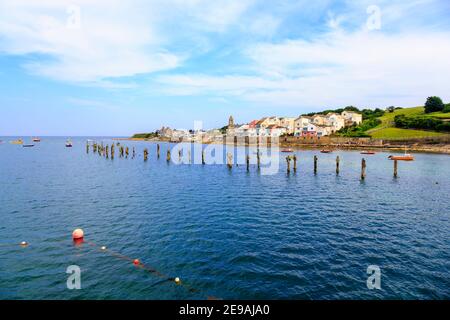 Vista lungo la costa verso Peveril Point sul percorso della costa sud-occidentale da Swanage, Isola di Purbeck sulla Jurassic Coast, Dorset Foto Stock