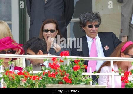 L'attrice francese Carole Bouquet frequenta il Prix du Jockey Club alla pista di cavalli Chantilly il 4 giugno 2006. Foto di Edwin Cook/ABACAPRESS.COM Foto Stock