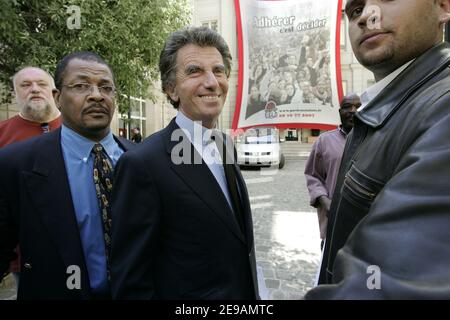 L'ex ministro della cultura Jack Lang arriva a partecipare ad un incontro presso la sede socialista a Parigi, in Francia, il 6 giugno 2006. Questa riunione è organizzata ogni martedì. Foto di Mousse/ABACAPRESS.COM Foto Stock