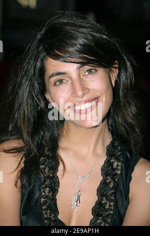 ESCLUSIVO. Attrice Italiana Caterina Murino si pone durante il 20° Festival del Cinema Cabourg Romantic Days a Cabourg, in Francia, l'8 giugno 2006. Foto di Denis Guignebourg/ABACAPRESS.COM Foto Stock