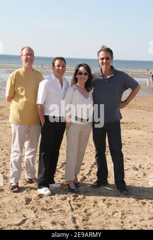 Chantal Luby, Thierry Lhermitte, Khalid Maadour, Pierre Paul rende, membri del cast 'Comme tout le monde', posa per il nostro fotografo durante il 'Cabourg Film Festival' a Cabourg, Francia, il 10 giugno 2006. Foto di Denis Guignebourg/ABACAPRESS.COM Foto Stock