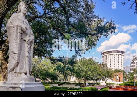 Una statua di Re Alfonso X di Castiglia si trova in Piazza Spagnola, 31 gennaio 2021, a Mobile, Alabama. Foto Stock