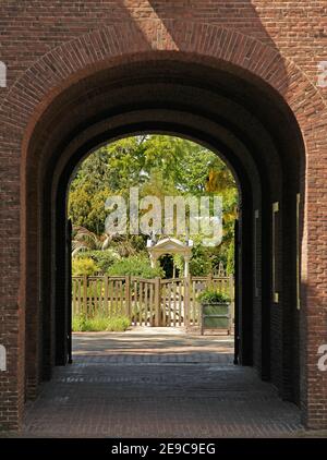 Ingresso principale dell'Hortus botanicus Leiden.il più antico giardino botanico nei Paesi Bassi.Dating indietro a 1590.including il Giardino d'Inverno.Clusius Garden.Japanese Garden. Foto Stock