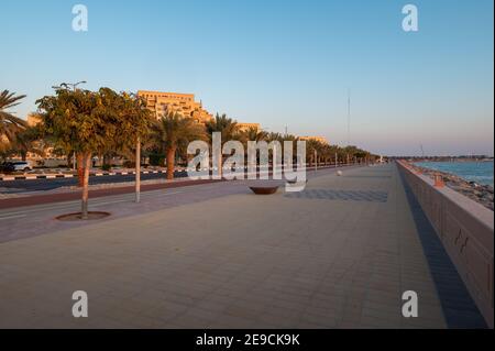 Le piste da corsa e da passeggio dell'isola di Marjan nell'emirato di Ras al Khaimah nel nord degli Emirati Arabi Uniti Foto Stock