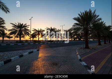 Le piste da corsa e da passeggio dell'isola di Marjan nell'emirato di Ras al Khaimah nel nord degli Emirati Arabi Uniti Foto Stock