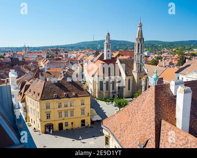 Vista dalla Torre Firewatch sulla città. Sopron in Transdanubia, nella parte occidentale dell'Ungheria, vicino al confine con l'Austria. Europa, Europa orientale, Ungheria Foto Stock