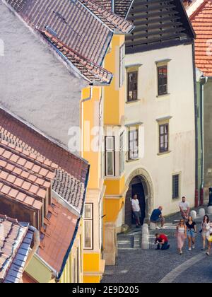 Vista dalla Torre Firewatch sulla città. Sopron in Transdanubia, nella parte occidentale dell'Ungheria, vicino al confine con l'Austria. Europa, Europa orientale, Ungheria Foto Stock