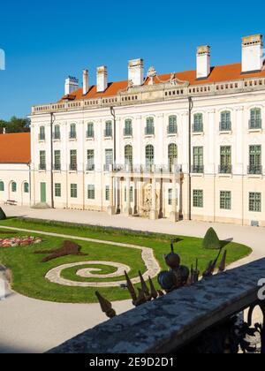 Il cortile. Esterhazy Palace chiamato anche Eszterhaza o Fertoed. Parte del patrimonio mondiale dell'UNESCO Fertoe - paesaggio culturale Neusiedlersee. Europa Foto Stock