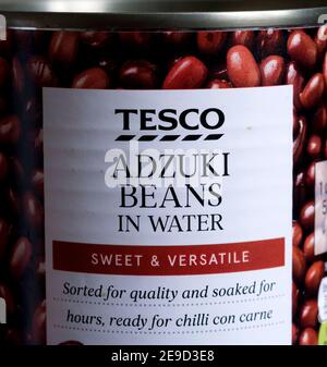 Una lattina di fagioli tesco adzuki in acqua Foto Stock