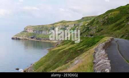 Una vista al Great Orme, visto dalla strada a pedaggio di Marine Drive. Foto Stock