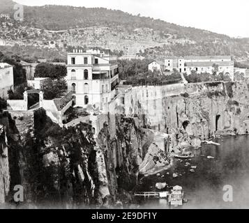 Foto tardo 19 ° secolo - Vista di Sorrento, Italia, circa 1880's. Foto Stock