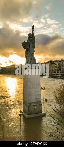 INONDAZIONI SENNA A PARIGI Foto Stock