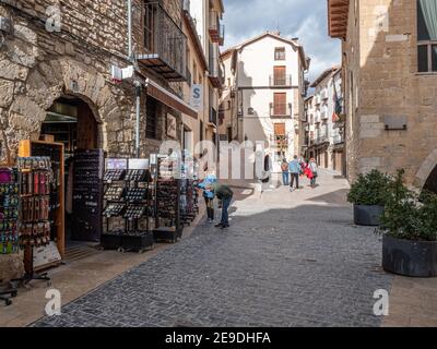 La città collinare di Morella nella provincia di Castellón in Spagna. Foto Stock