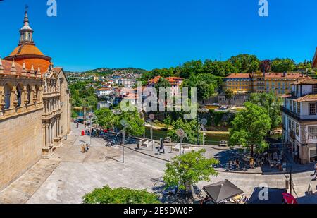 Veduta aerea della chiesa di nostro signore Sao Domingo ad Amarante, Portogallo Foto Stock