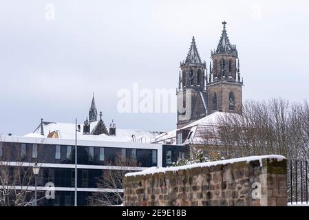 Magdeburgo, Germania. 30 gennaio 2021. La Cattedrale di Magdeburgo in inverno. Credit: Stefano Nosini/dpa-Zentralbild/ZB/dpa/Alamy Live News Foto Stock