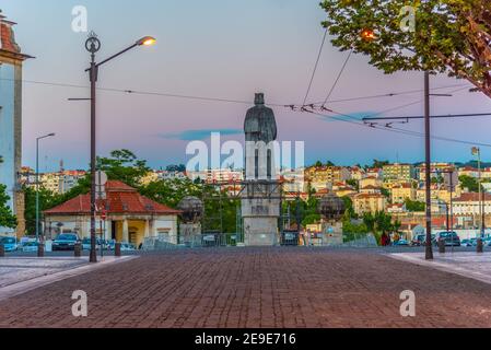 Statua di Dom Dinis a Coimbra, Portogallo Foto Stock