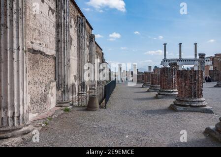 Pompei, antica città nei pressi di Napoli, sepolta sotto cenere vulcanica nell'eruzione del Vesuvio nel 79 d.C., in gran parte conservata sotto la cenere Foto Stock