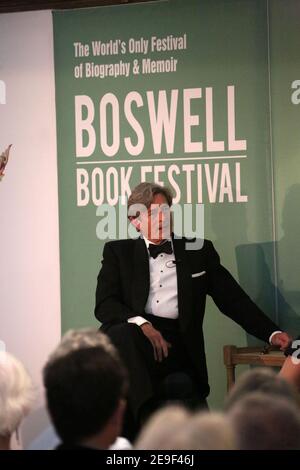 Maggio 2017. Dumfries House, East Ayrshire, Scozia, Regno Unito. Il Festival annuale del Libro di Boswell è unico in quanto è l'unico Festival del Libro che si occupa in modo eccellente di memorie e biografie. Nigel Allan Havers è un attore e presentatore inglese ed è stato ospite dell'evento Foto Stock