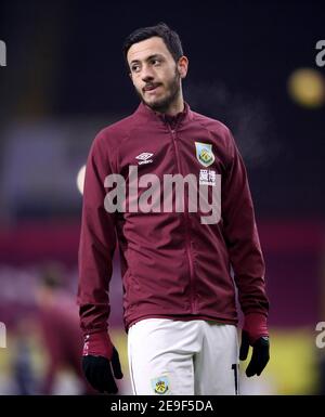 Burnley's Dwight McNeil si sta riscaldando prima della partita della Premier League a Turf Moor, Burnley. Data immagine: Mercoledì 3 febbraio 2021. Foto Stock