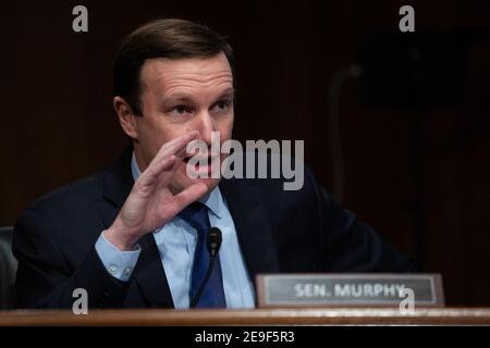 Il senatore Chris Murphy, D-CT, parla a Capitol Hill, giovedì 4 febbraio 2021, durante un'udienza di nomina del Comitato per la Salute, l'Educazione, il lavoro e le pensioni del Senato. Foto di Graeme Jennings/piscina/ABACAPRESS.COM Foto Stock