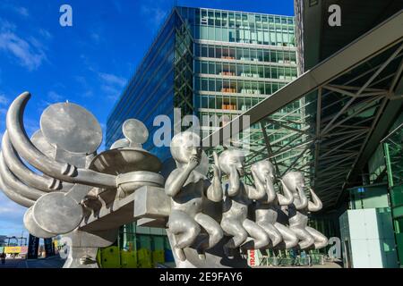 Wien, Vienna: Sede di STRABAG se a Donau City, scultura 'senza titolo' di Bruno Gironcoli nel 22. Donaustadt, Vienna, Austria Foto Stock