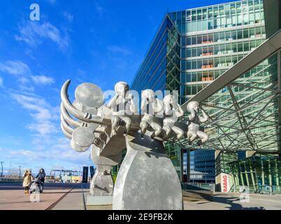 Wien, Vienna: Sede di STRABAG se a Donau City, scultura 'senza titolo' di Bruno Gironcoli nel 22. Donaustadt, Vienna, Austria Foto Stock