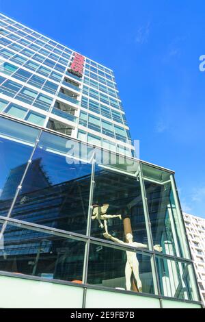 Wien, Vienna: La sede di STRABAG se a Donau City, sala d'arte nel 22. Donaustadt, Vienna, Austria Foto Stock