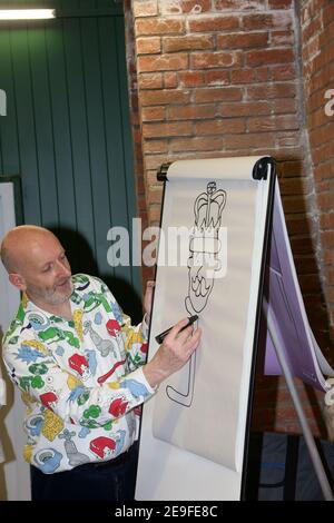 Scozia, Ayrshire, Boswell Book Festival Dumfries House maggio 2017. Bambini autore e illustratore Nick Sharratt intrattiene i bambini al festival Foto Stock