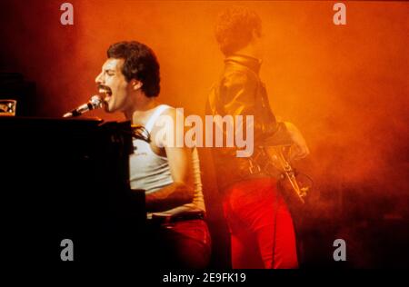 LEIDEN, Paesi Bassi - Nov 27, 1980: Regina durante un concerto nel Groenoordhallen in Leiden nei Paesi Bassi Foto Stock