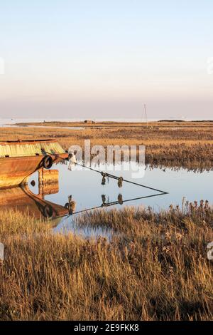 Riflessioni dell'estuario del Tamigi visto da Leigh-on-Sea, Essex, Inghilterra Foto Stock
